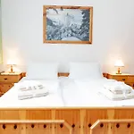 Alpenblick, Ganzes Ferienhaus, 5 Zi, 4 Baeder, Gratis Parkplatz, Sonnenterrasse