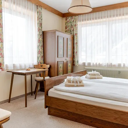 Alpenblick, Ganzes Ferienhaus, 5 Zi, 4 Baeder, Gratis Parkplatz, Sonnenterrasse * Heiligenblut