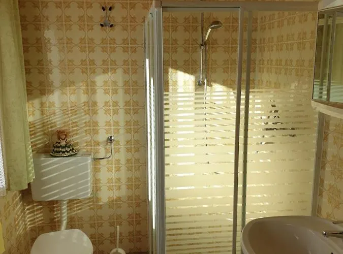 Haus Alpenblick, Ganzes Ferienhaus, 5 Zi, 4 Baeder, Gratis Parkplatz, Sonnenterrasse