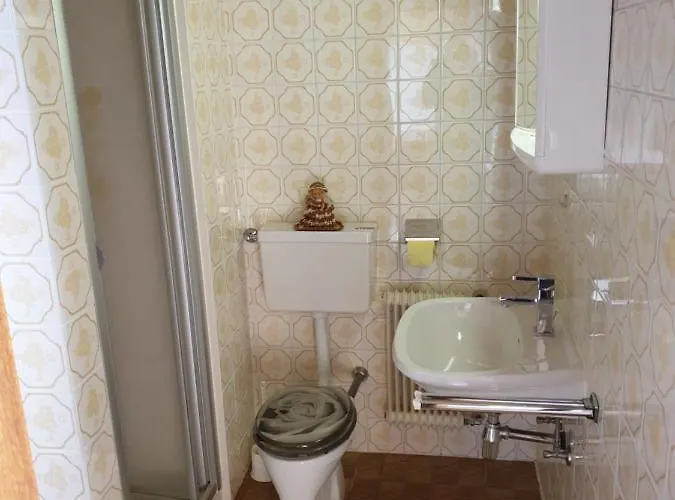 Haus Alpenblick, Ganzes Ferienhaus, 5 Zi, 4 Baeder, Gratis Parkplatz, Sonnenterrasse Heiligenblut