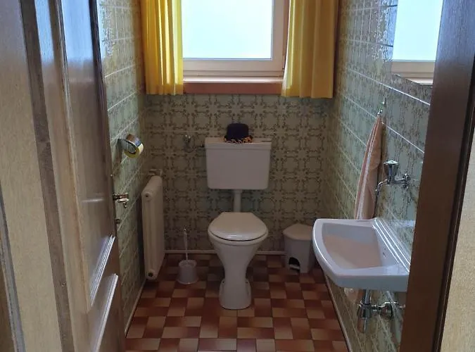 Haus Alpenblick, Ganzes Ferienhaus, 5 Zi, 4 Baeder, Gratis Parkplatz, Sonnenterrasse Heiligenblut