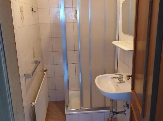 Haus Alpenblick, Ganzes Ferienhaus, 5 Zi, 4 Baeder, Gratis Parkplatz, Sonnenterrasse