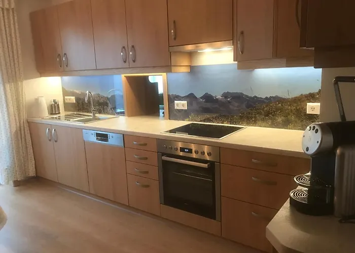 Haus Alpenblick, Ganzes Ferienhaus, 5 Zi, 4 Baeder, Gratis Parkplatz, Sonnenterrasse Heiligenblut