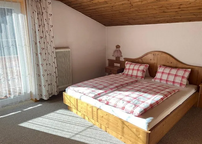 Haus Alpenblick, Ganzes Ferienhaus, 5 Zi, 4 Baeder, Gratis Parkplatz, Sonnenterrasse Dom wakacyjny *