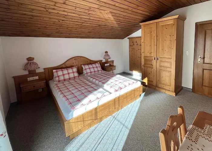 Haus Alpenblick, Ganzes Ferienhaus, 5 Zi, 4 Baeder, Gratis Parkplatz, Sonnenterrasse Dom wakacyjny